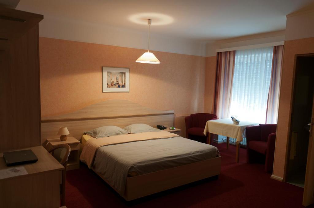 Hotel Restaurant Beau Sejour Diekirch Room photo