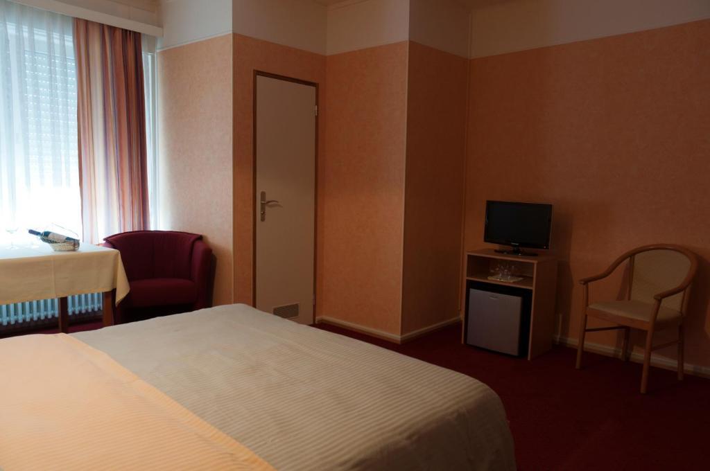 Hotel Restaurant Beau Sejour Diekirch Room photo