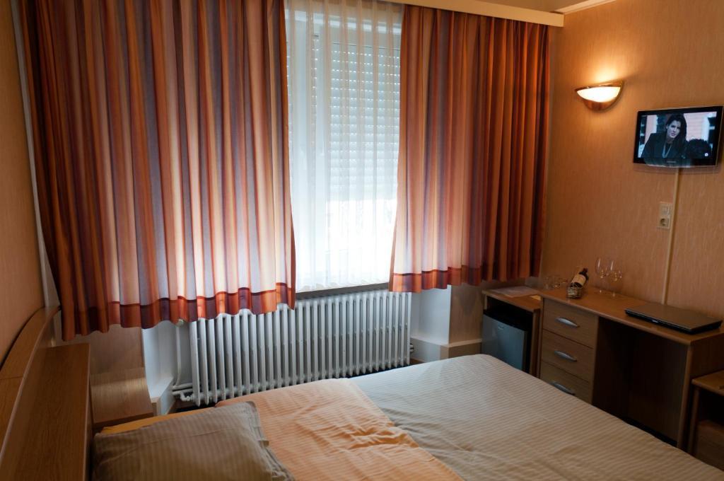 Hotel Restaurant Beau Sejour Diekirch Room photo